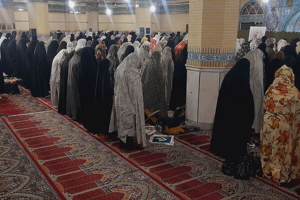 نماز عبادی جمعه این هفته با حضور پرشور مردم مؤمن و ولایت‌مدار ورامین 