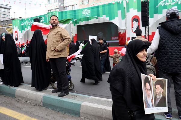 ٢٢ بهمن؛ روزى که دلها با قدم‌‌ها یکى میشود