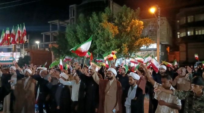 تداوم حضور شبانه شهروندان حاجی‌آباد در تجمعات مردمی