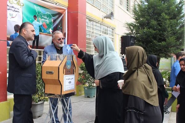 جشن عاطفه‌ها جشن همدلی دانش آموزان با دیگر کودکان نیازمند