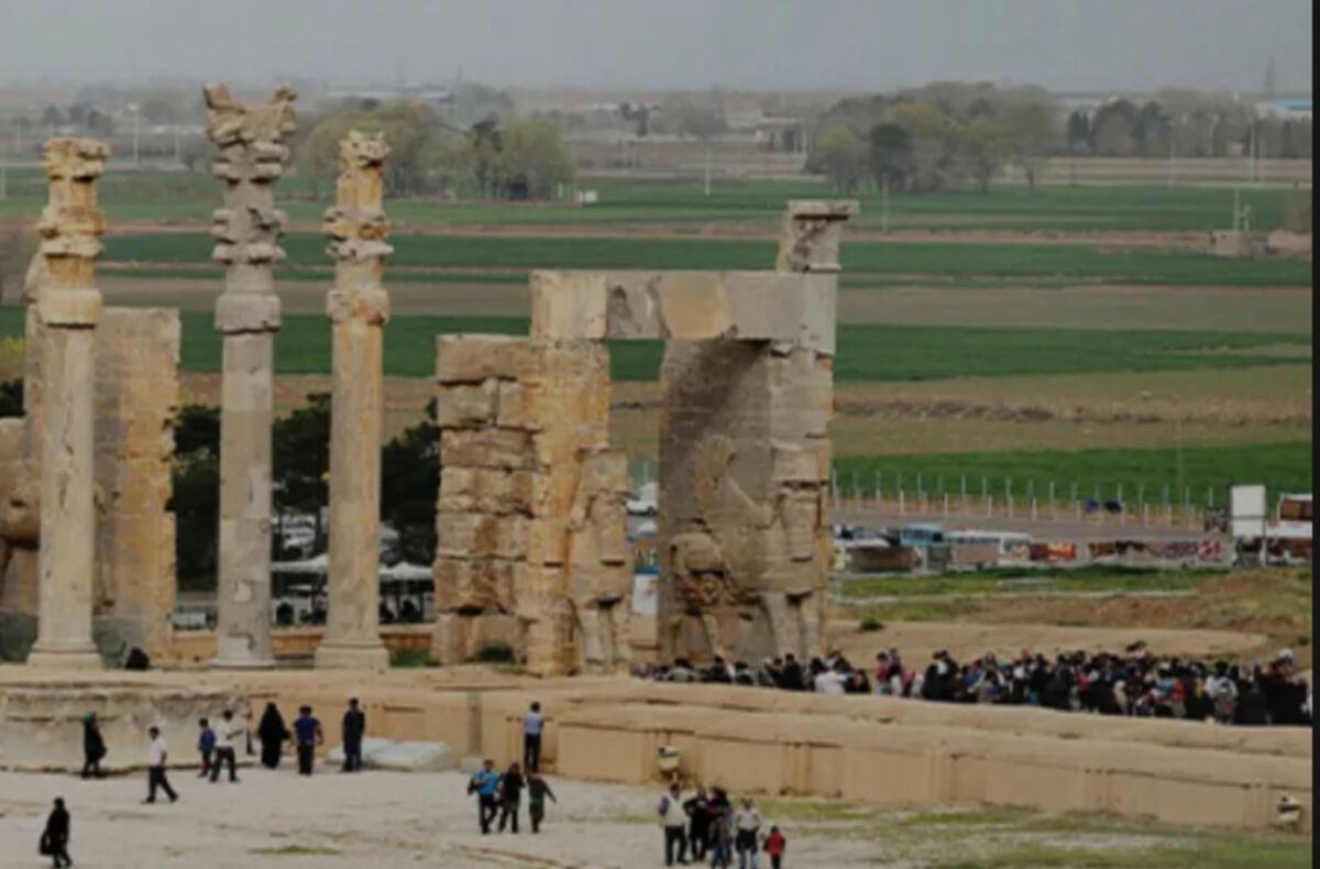 تخت جمشید، حافظیه و دیگر مکان‌های تاریخی در لحظه تحویل سال تعطیل هستند