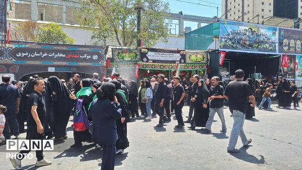 خیابان‌های منتهی به حرم، مملو از زائران رضوی
