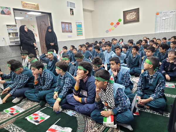 بزرگداشت حماسه ۹ دی در مدرسه نور ایمان منطقه پردیس 