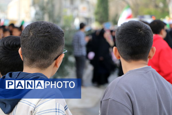 حضور پرشور دهه نودی‌های جهرمی در جشن انقلاب - 2