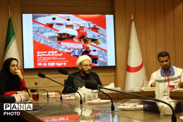 افتتاح خانه هنرمندان جمعیت هلال احمر همدان با هدف جذب هنرمندان شاخص