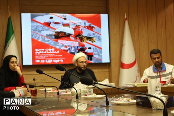 افتتاح خانه هنرمندان جمعیت هلال احمر همدان با هدف جذب هنرمندان شاخص
