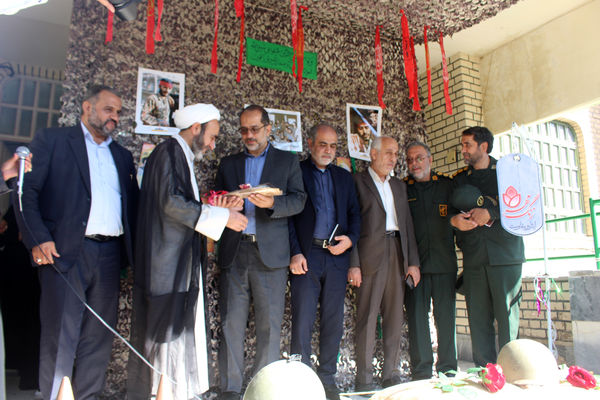 مراسم گرامیداشت هفته دفاع مقدس در دبیرستان شاهد رضویه قم