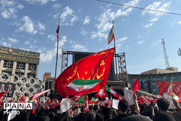 حماسه حضور مردم ایران در مراسم تشییع رهبر شهید
