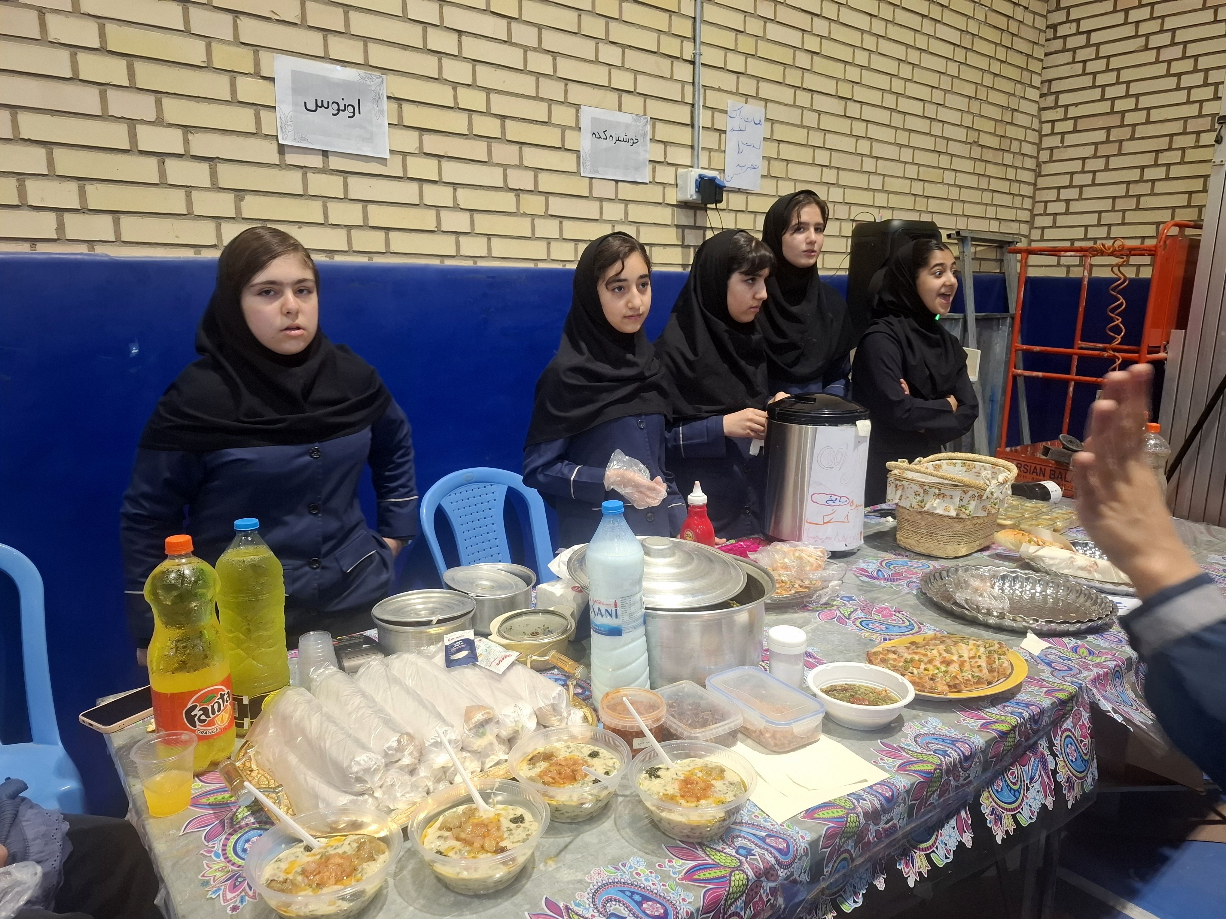 بازارچه کسب و کار دانش‌آموزی دبیرستان پردیسان سملقان