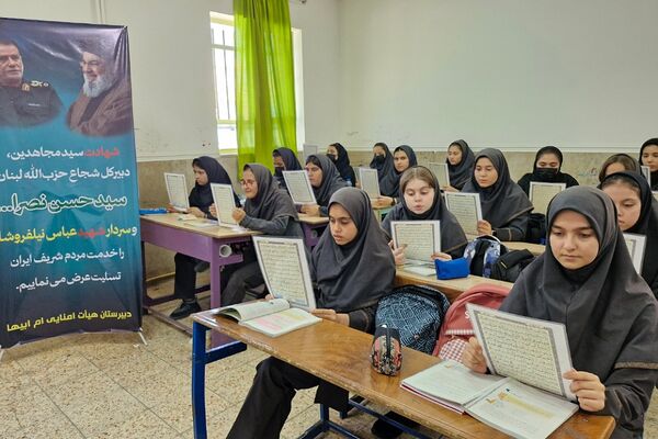 محفل انس با قرآن کریم به یاد شهید سیدحسن نصرالله در مدارس شهرستان اسلامشهر