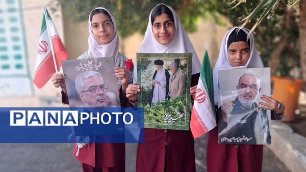 جشن باشکوه دهه فجر و پاسداشت پرچم جمهوری اسلامی در دبستان استقلال حاجی‌آباد