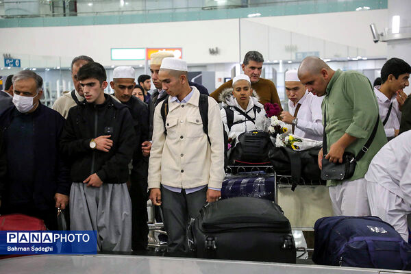 مراسم استقبال بازگشت اولین کاروان عمره گذار دانش آموزان پسر