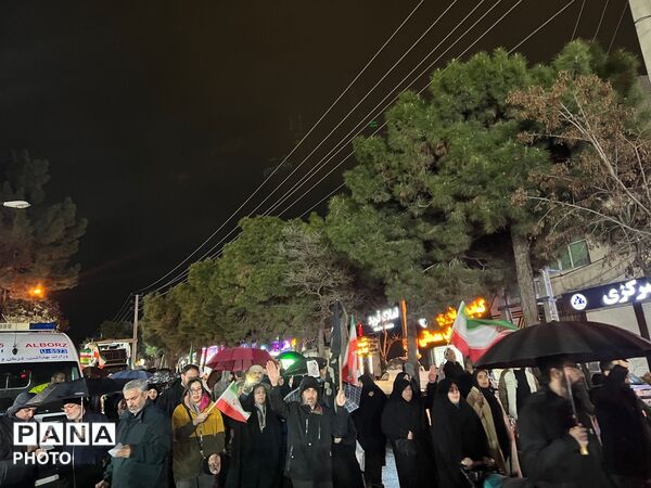 حضور باشکوه مردم کرج در شب بیست و هفتم