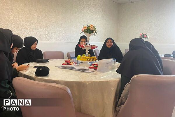 آیین تجلیل از دانش‌آموزان و فرهنگیان برگزیده مسابقات استانی و منطقه‌ای در رشته‌های قرآنی و فرهنگی هنری