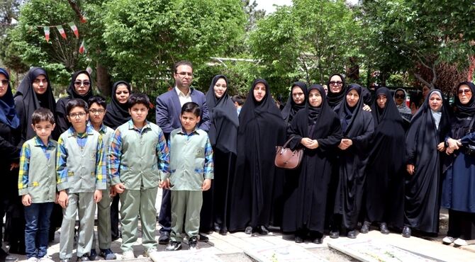 گلباران مزار ۱۵ شهید جنگ رمضان