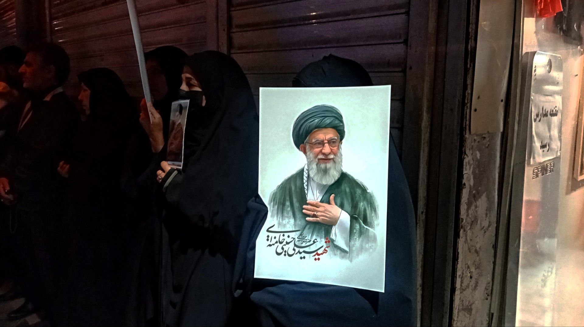 حضور خودجوش مردم نیشابور در خیابان های این شهر