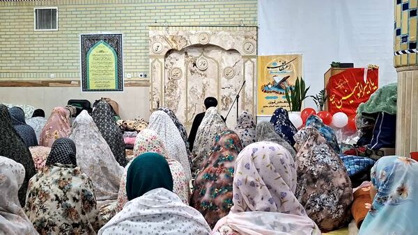 اعتکاف دختران دانش‌آموز قم در مسجد امام حسین(ع)