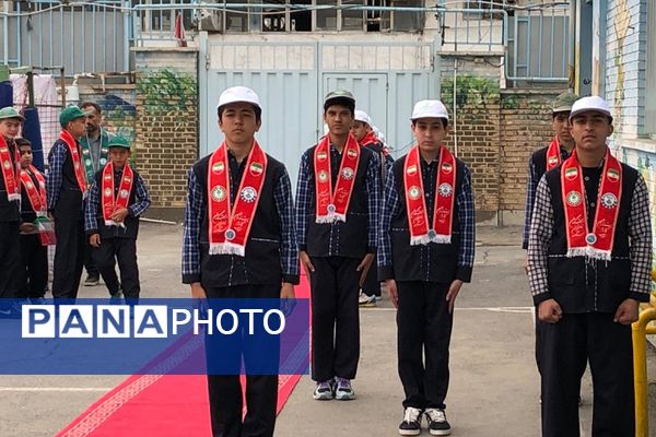 بازدید کشوری از دانش‌آموزان پیشتاز دبستان فولادفر ناحیه دو شهرری 