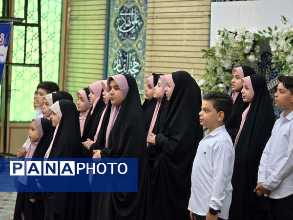 تقدیر از خانواده شهید اسلامی در سالروز اقامه اولین نماز جمعه پس از انقلاب