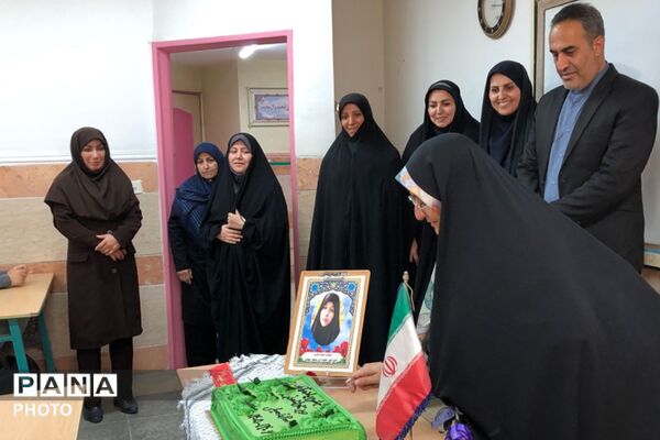 آیین نواختن زنگ جوانه ها در مدرسه شاهد نجمه ناحیه دو شهرری 