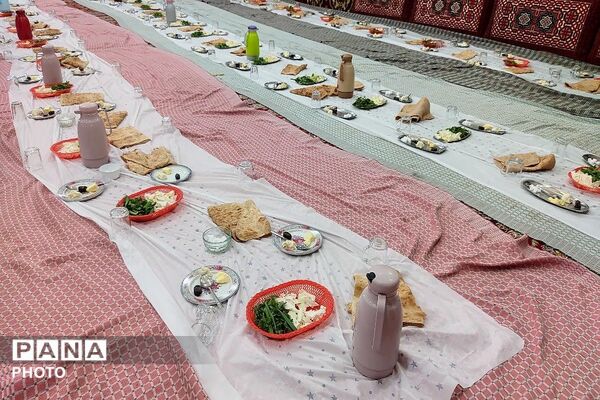 سفره های ساده افطاری در شهر بار نیشابور