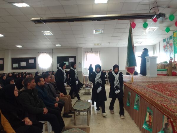 زنگ انقلاب در مدرسه بنت‌الهدی صدر با حضور مسئولین نواخته شد 