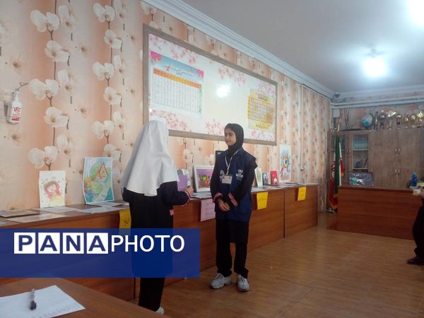 نمایشگاه نقاشی وخطاطی دانش‌آموزان مدرسه هدی یک