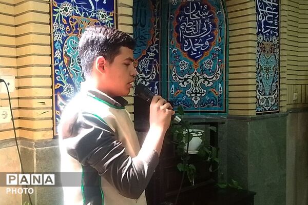 اقامه اولین نماز ماه مهر در دبیرستان حکمت نبوی ناحیه دو شهرری 