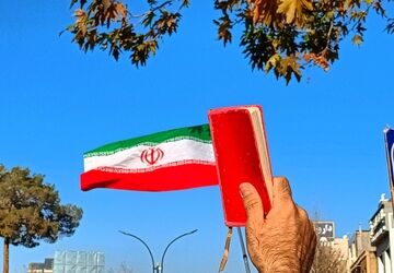 راهپیمایی مردم کازرون در محکومیت اختشاشگران