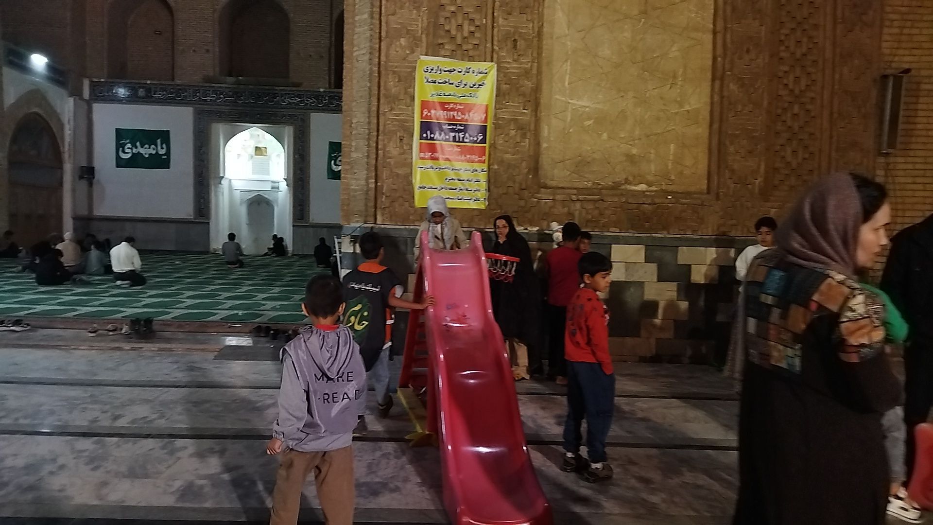 غرفه دهه نودی ها در هشتاد و سومین شب 
