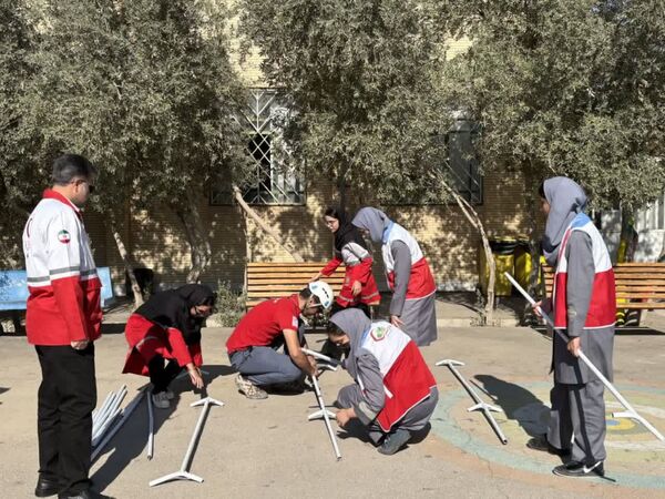 برگزاری مانور سراسری زلزله و ایمنی در مدرسه شهید دهقان 