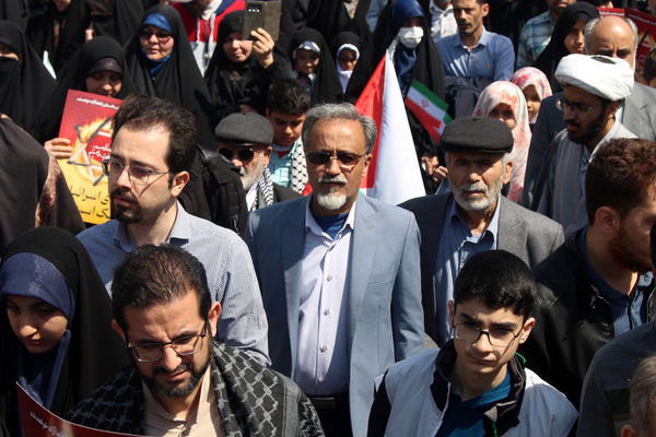 حضور عزتمندانه مردم قم در راهپیمایی آخرین جمعه ماه رمضان