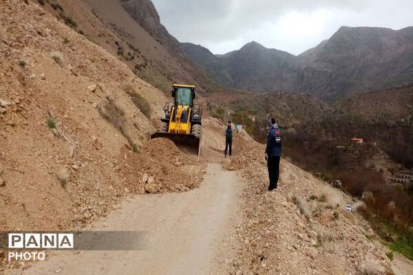 بهسازی جاده مسیر باغات و آبشار به همت شهرداری بار 