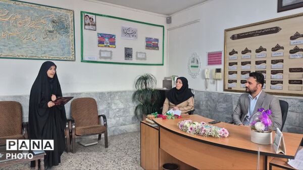  تقدیر از مدیریت دبیرستان دخترانه شهید بصیر با حضور کارشناسان متوسطه اول