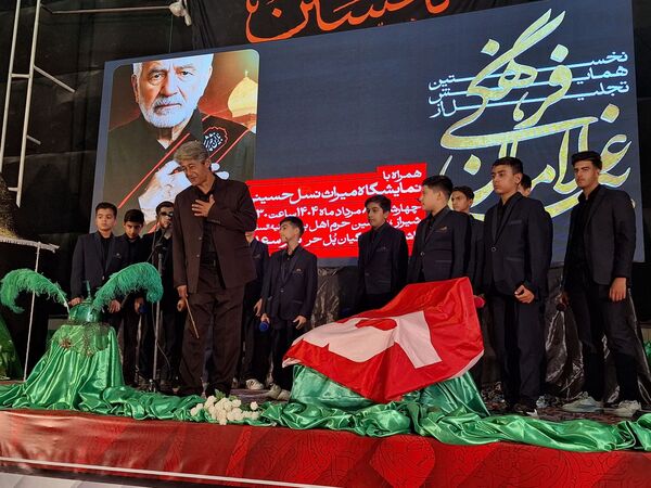 پیر غلامانی از جنس تعلیم و تربیت