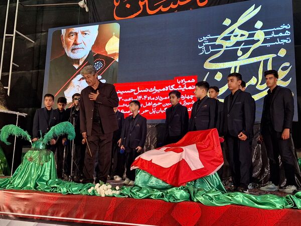 پیر غلامانی از جنس تعلیم و تربیت