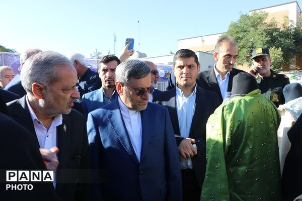 «مهر کریمانه» با حضور وزیر آموزش و پرورش در دبستان پروین اعتصامی بهارستان‌دو