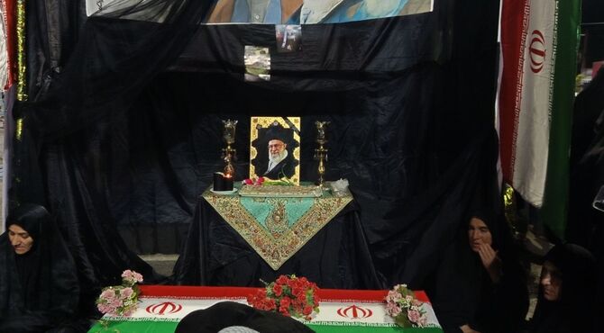 معمولان در سوگ رهبر شهید