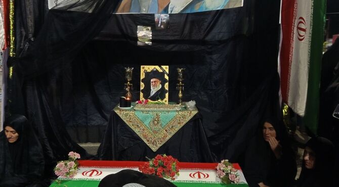 معمولان در سوگ رهبر شهید
