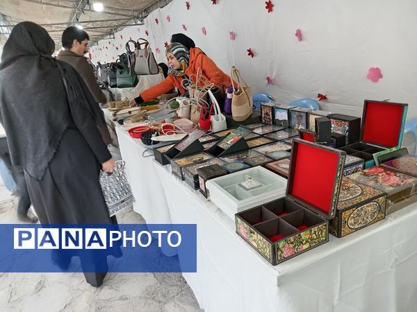 برگزاری نمایشگاه صنایع دستی در محله طلاب مشهد