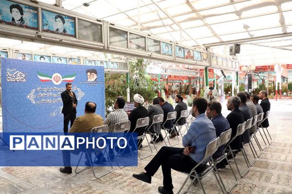 آیین غبارروبی مزار شهدا با حضور اصحاب رسانه در قم