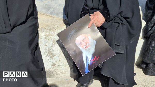 اقامه نماز جمعه و راهپیمایی باشکوه در فارسان 