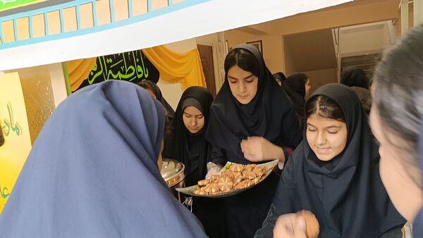 مراسم ولادت حضرت فاطمه‌ و‌ برپایی‌چایخانه‌در‌ دبیرستان وکیلی3 ( یغمای نیشابوری)