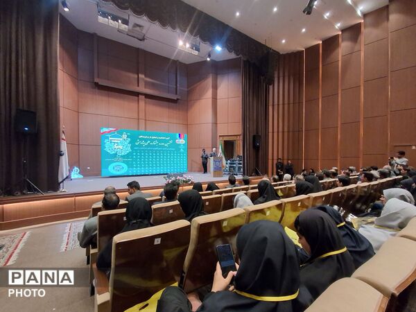 تجلیل از برگزیدگان استانی پژوهش سراها