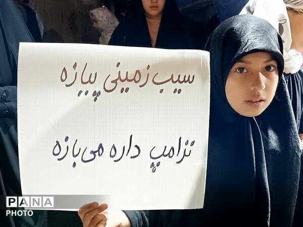 امواج پی در پی شبانه مردم غیور نیشابور در حسینیه امام خامنه ای 
