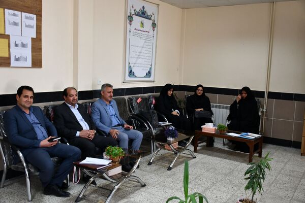 بازدید مدیر آموزش و پرورش مه ولات از دبیرستان شبانه روزی فرزانگان 