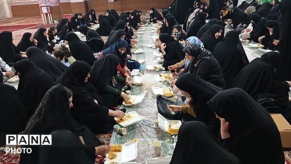 برگزاری مراسم افطاری در مسجد امام حسین(ع) شهرستان فارسان 
