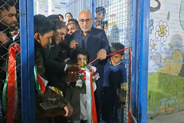 نام شهید نوجوان بر زمین چمن مدرسه امام رضا (ع) نشست