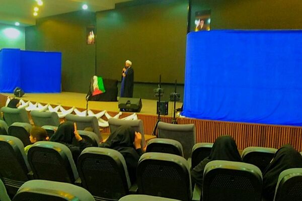 گرامیداشت ایام فاطمیه با اجرای نمایش آفلین در اداره آموزش و پرورش اسلامشهر