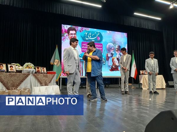 پایان شیرین دوره‌های آموزشی «غنچه‌های نور» با حضور چهره محبوب کودک و نوجوان در کاشان